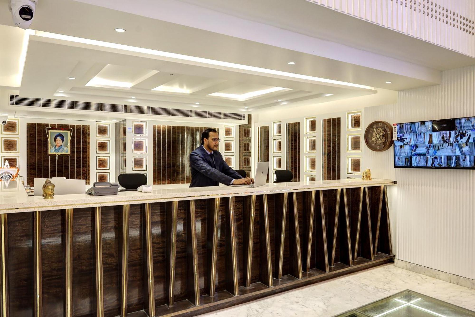 Hotel Namaste Hindustan Just A Minute Away From New Delhi Railway Station And Connaught Place Bagian luar foto